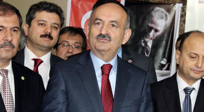 Müezzinoğlu'ndan "zehirli ayakkabı" açıklaması Müezzinoğlu'ndan "zehirli ayakkabı" açıklaması