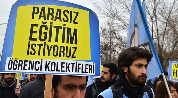 Öğrencilerden harç protestosu