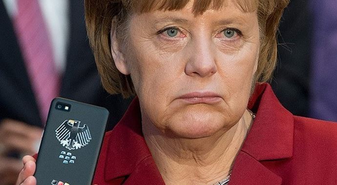 Blackberry&#039;den Merkel&#039;e özel telefon