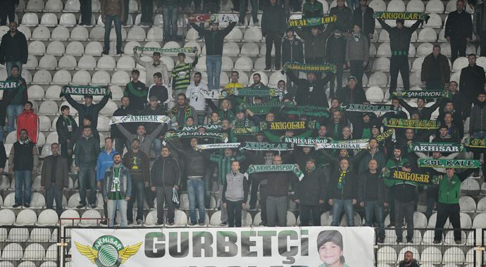 Manisa derbisinde tribünler eşit paylaşıldı Manisa derbisinde tribünler eşit paylaşıldı