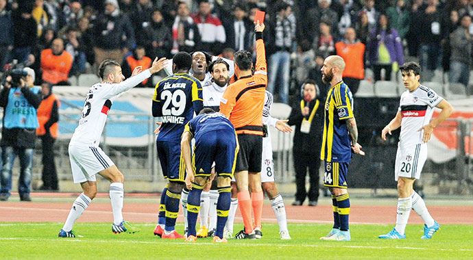 Hakeme büyük tepki, 'Bülent Yıldırım yere yatsana' Hakeme büyük tepki, 'Bülent Yıldırım yere yatsana'