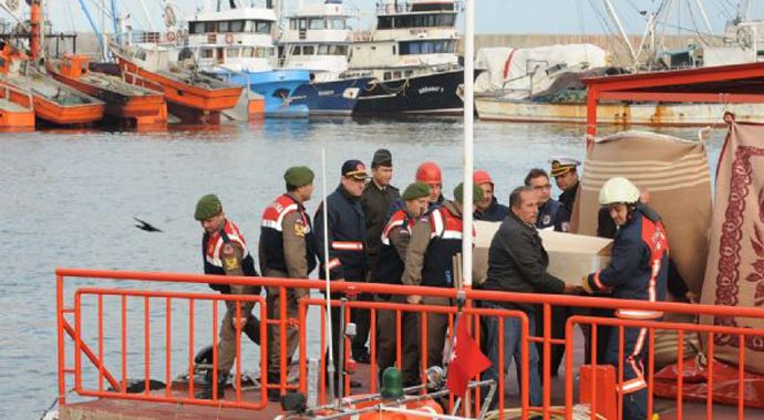 İstanbul Boğazı'ndaki kaçak faciasında ölü sayısı 24'e yükseldi İstanbul Boğazı'ndaki kaçak faciasında ölü sayısı 24'e yükseldi