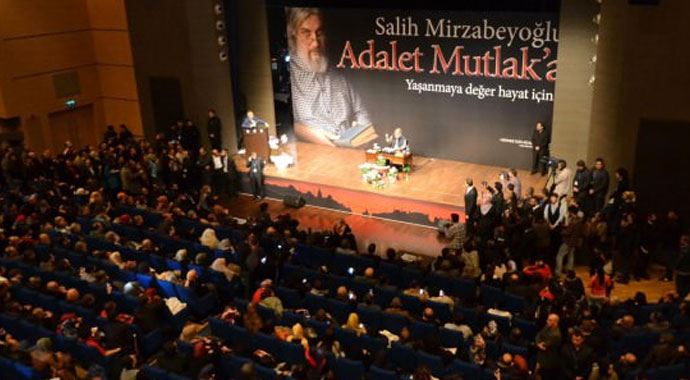 Salih Mirzabeyoğlu'ndan yıllar sonra ilk konferans Salih Mirzabeyoğlu'ndan yıllar sonra ilk konferans
