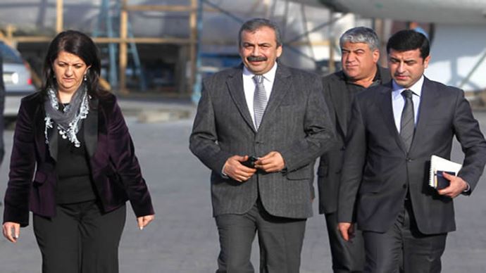 İmralı'ya ilk defa 4 kişilik heyet gitti İmralı'ya ilk defa 4 kişilik heyet gitti