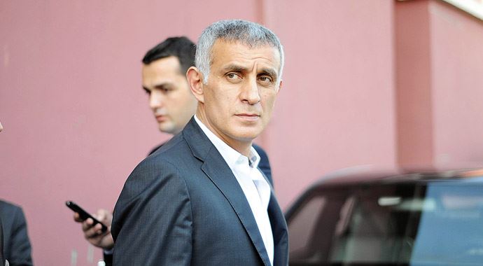 Hacıosmanoğlu açıkladı: Waris'e 12 milyon avro Hacıosmanoğlu açıkladı: Waris'e 12 milyon avro