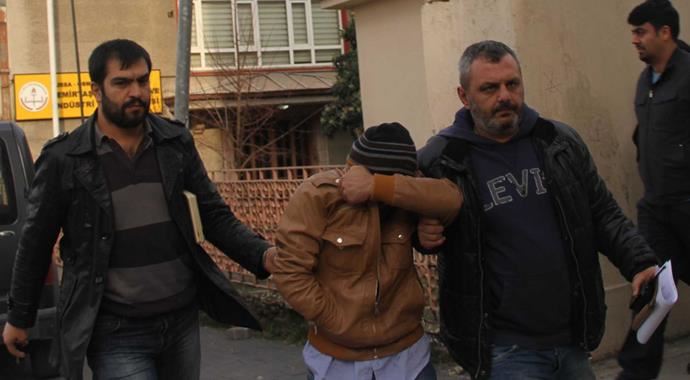 Facebook&#039;ta chat yapan kızını bıçaklayan üvey baba tutuklandı