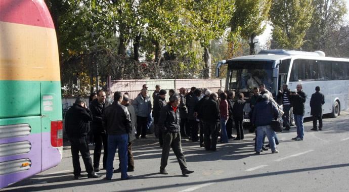 Diyarbakır'dan Kobani sınırına 4 otobüs gitti