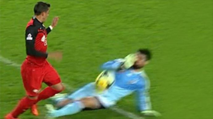 Volkan'ın pozisyonuna Galatasaraylılar isyan etti Volkan'ın pozisyonuna Galatasaraylılar isyan etti