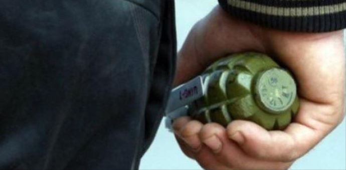 Polise atmak istedği bomba elinde patladı Polise atmak istedği bomba elinde patladı