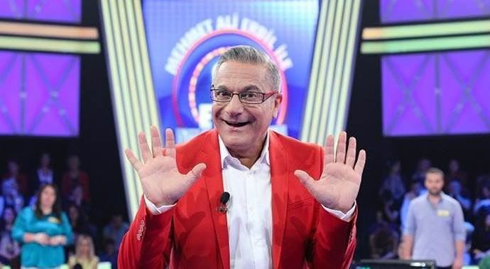 Mehmet Ali Erbil pembe pantolon giydi, sosyal medya yıkıldı Mehmet Ali Erbil pembe pantolon giydi, sosyal medya yıkıldı