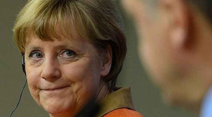 Angela Merkel smiley oldu! Angela Merkel smiley oldu!