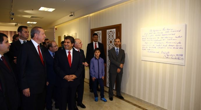 Erdoğan'ı gülümseten nişan davetiyesi! Erdoğan'ı gülümseten nişan davetiyesi!