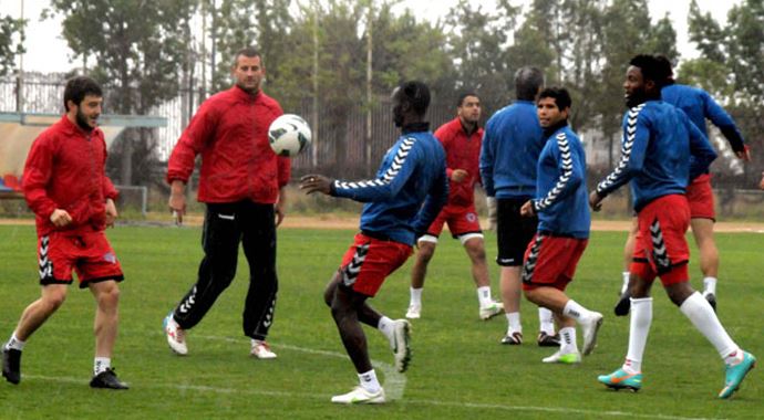 Mersin İdman Yurdu, Balıkesirspor'a hazırlanıyor Mersin İdman Yurdu, Balıkesirspor'a hazırlanıyor