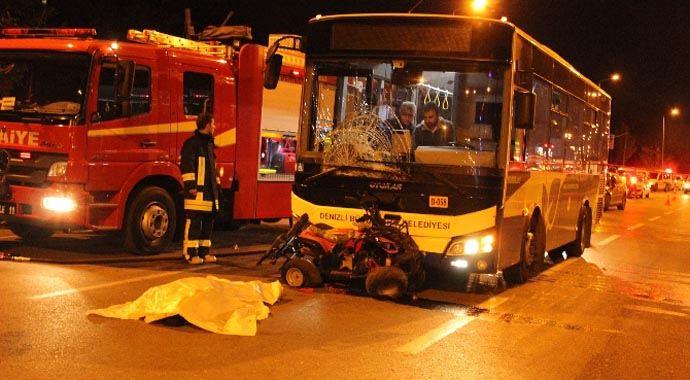 Halk otobüsü ile ATV motosiklet çarpıştı, 1 ölü var Halk otobüsü ile ATV motosiklet çarpıştı, 1 ölü var
