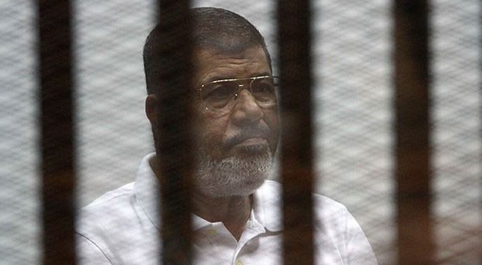 Mursi'nin davası ertelendi Mursi'nin davası ertelendi