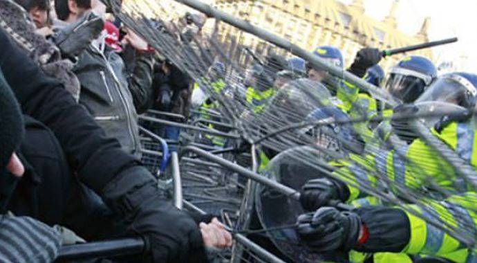 Londra'da silahlar toplatılıyor Londra'da silahlar toplatılıyor