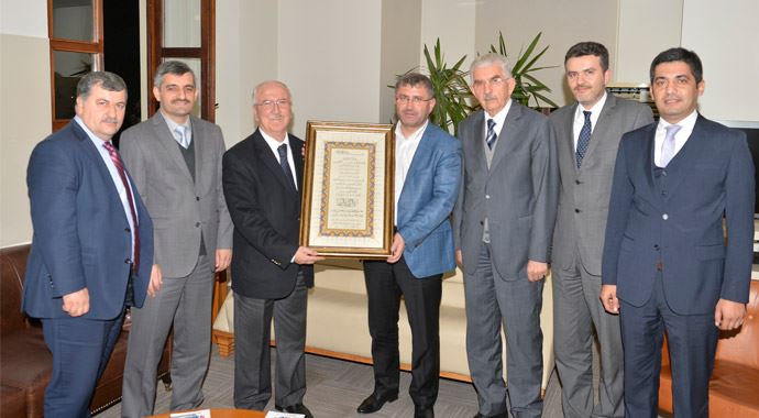 İhlas Vakfı'ndan Üsküdar Belediye Başkanına ziyaret İhlas Vakfı'ndan Üsküdar Belediye Başkanına ziyaret