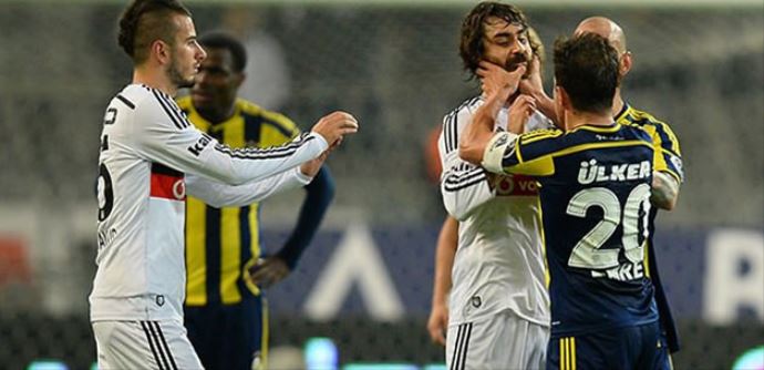 Şaşırtan sözler: Sana dokunsaydı Emre'yi bitirirdim! Şaşırtan sözler: Sana dokunsaydı Emre'yi bitirirdim!