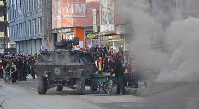 Hakkari'de gözaltı gerginliği! Hakkari'de gözaltı gerginliği!