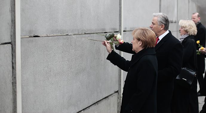 Berlin Duvarı&#039;nın yıkılışının 25. yıl dönümü