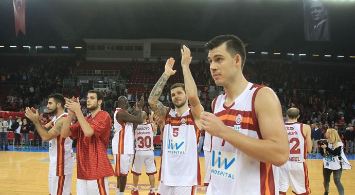 Galatasaray, A.Efes&#039;in serisini bitirdi