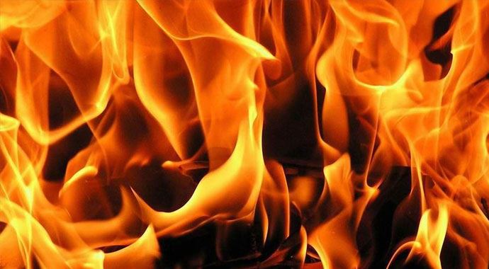 Bağcılar'daki yangın vatandaşı korkuttu Bağcılar'daki yangın vatandaşı korkuttu