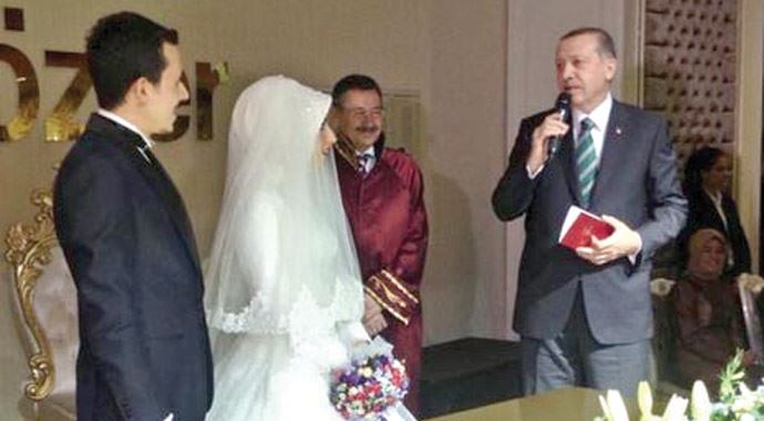 Erdoğan, Oğul İşler'in nikâh şahidi oldu Erdoğan, Oğul İşler'in nikâh şahidi oldu