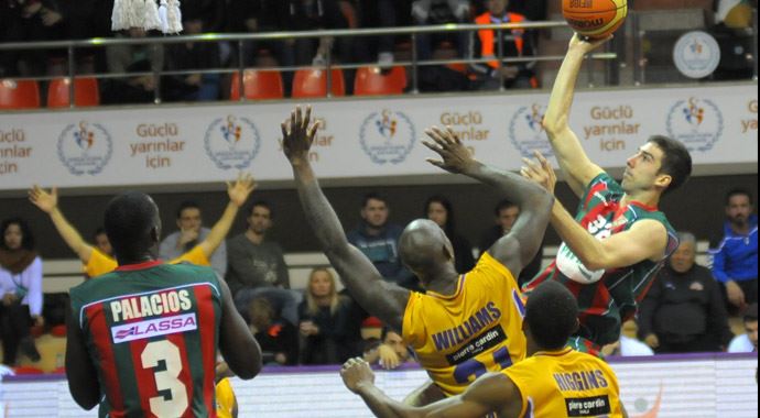 7 oyuncu hastaneye kaldırıldı 7 oyuncu hastaneye kaldırıldı