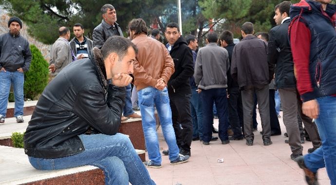 İşten çıkarılan madencilerin çaresizliği İşten çıkarılan madencilerin çaresizliği