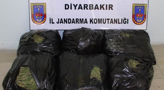 Diyarbakır'da tam 36 kilo esrar yakalandı Diyarbakır'da tam 36 kilo esrar yakalandı