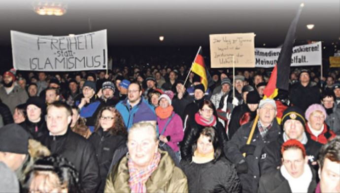 İslam karşıtları protesto edildi İslam karşıtları protesto edildi