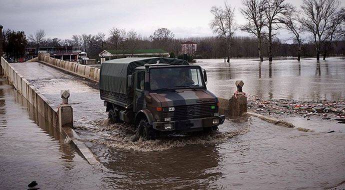 Bulgaristan&#039;daki sel Edirne&#039;yi tehdit ediyor