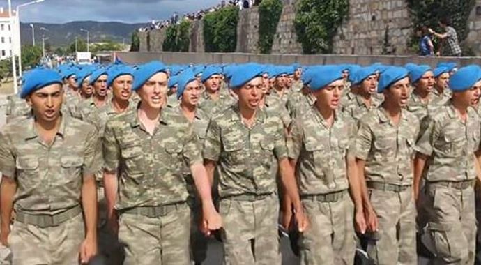 Asker Osmanlı marşıyla yeri göğü inletti Asker Osmanlı marşıyla yeri göğü inletti