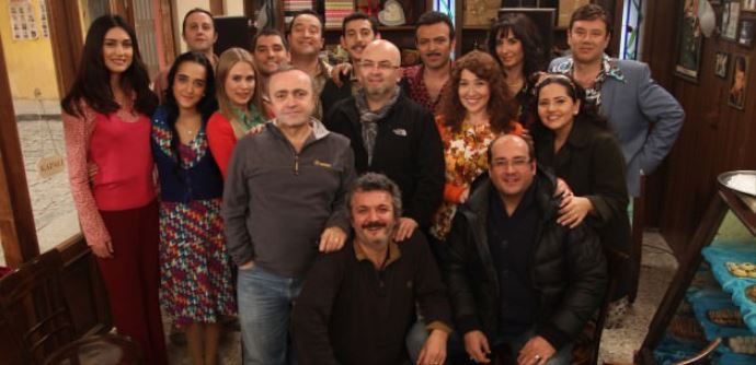 Seksenler dizisinden çarpıcı karar, o isim diziden çıkarıldı Seksenler dizisinden çarpıcı karar, o isim diziden çıkarıldı