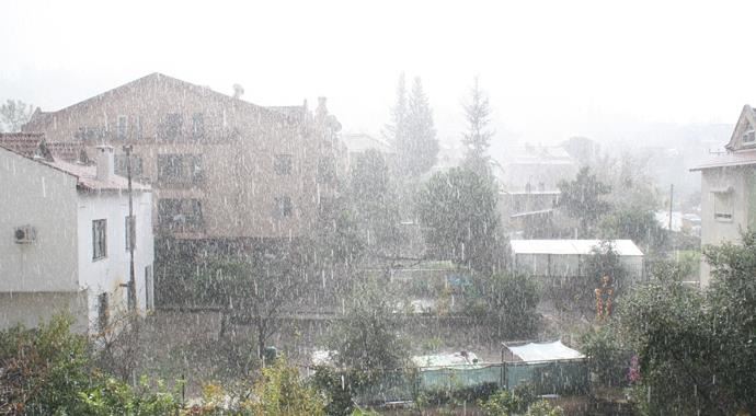 Marmaris beyaza büründü