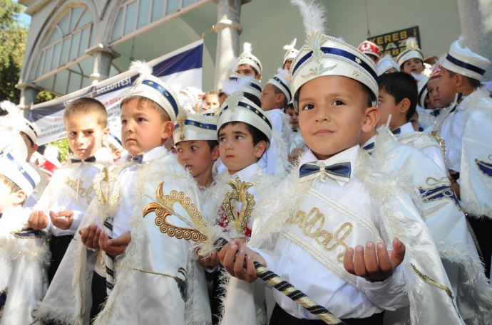 &quot;Sünnet&quot; hekimlere emanet