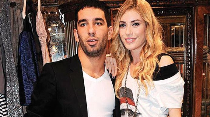 Arda Turan'dan Sinem Kobal'a ince gönderme Arda Turan'dan Sinem Kobal'a ince gönderme