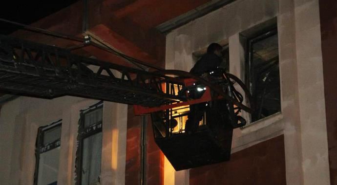 Siirt'te kız öğrenci pansiyonunda yangın paniği Siirt'te kız öğrenci pansiyonunda yangın paniği