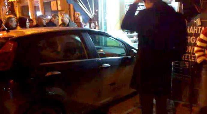 Otomobil iş yerine daldı Otomobil iş yerine daldı