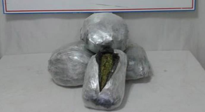 Yolcu otobüsünde esrar yakalandı Yolcu otobüsünde esrar yakalandı