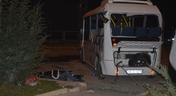 Terminale servis çeken otobüsler çarpıştı, 1 ölü 9 yaralı var Terminale servis çeken otobüsler çarpıştı, 1 ölü 9 yaralı var