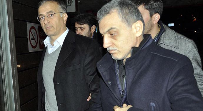 Ekrem Dumanlı'nın da aralarında bulunduğu 16 kişi mahkemeye sevk edildi Ekrem Dumanlı'nın da aralarında bulunduğu 16 kişi mahkemeye sevk edildi