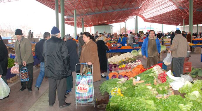 Meyve ve sebze fiyatlarında artış devam ediyor Meyve ve sebze fiyatlarında artış devam ediyor