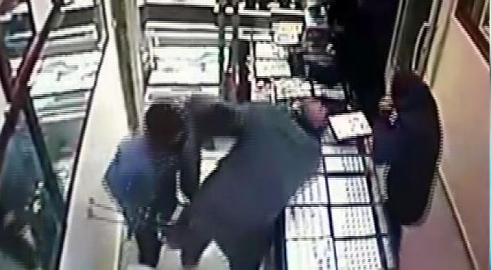 Diyarbakır&#039;da kuyumcu soygununda dehşet anları