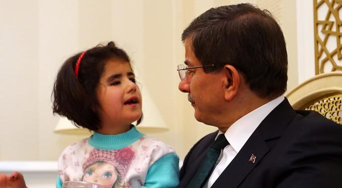Görme engelli Elmas&#039;tan Davutoğlu&#039;nu şaşırtan cevap