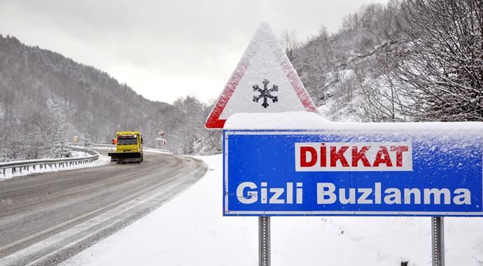 Kastamonu'da 11 köy yolu ulaşıma kapandı Kastamonu'da 11 köy yolu ulaşıma kapandı