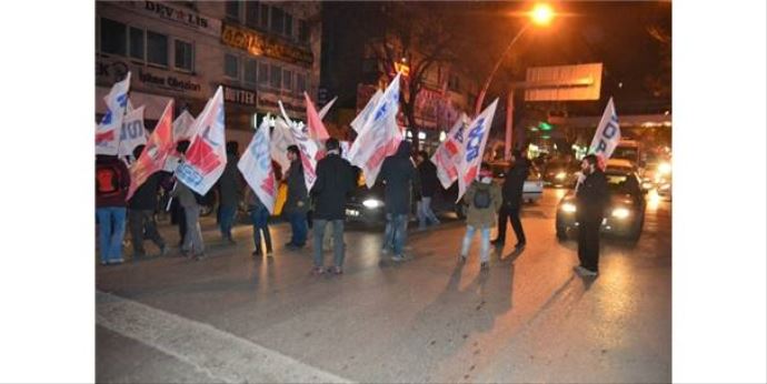 Ankara'da trafiği kapatan gruba polis müdahalesi Ankara'da trafiği kapatan gruba polis müdahalesi