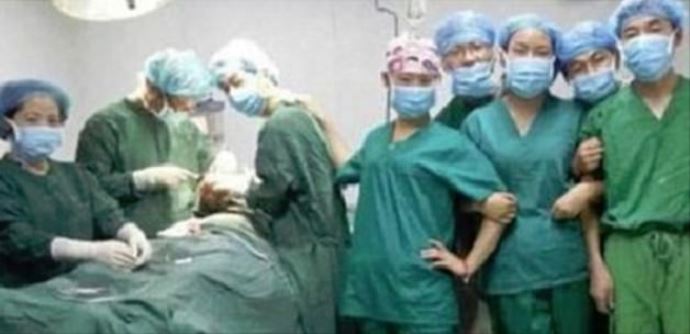 Ameliyat esnasında selfie çekince... Ameliyat esnasında selfie çekince...