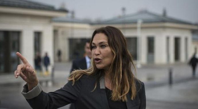 Hülya Avşar Sözcü yazarı Çölaşan ve patronuna dava açtı Hülya Avşar Sözcü yazarı Çölaşan ve patronuna dava açtı