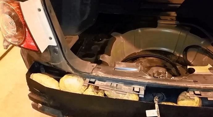 Arabanın tamponundan 10 kilo eroin çıktı